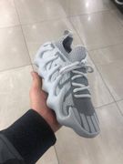 Adidas_krossovkalari_Yeezy_103