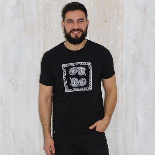 Futbolka do'ppi to'rtburchak bosmali Fratellicassa 21458, Qora