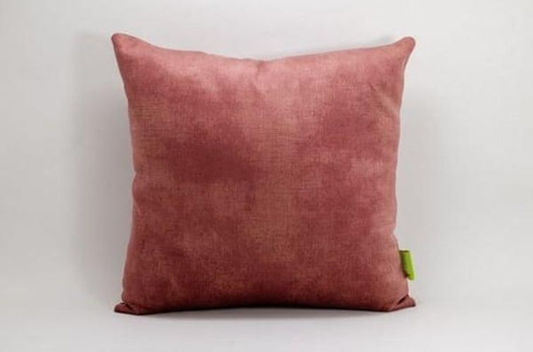 Декоративная подушка Yastex бархатная для офиса, дома и автомобиля Ya113, 40х40 см, Темно-розовый