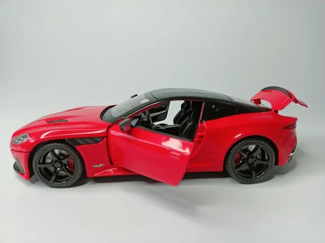Машинка игрушка Aston Martin, Красный, 35500000 UZS