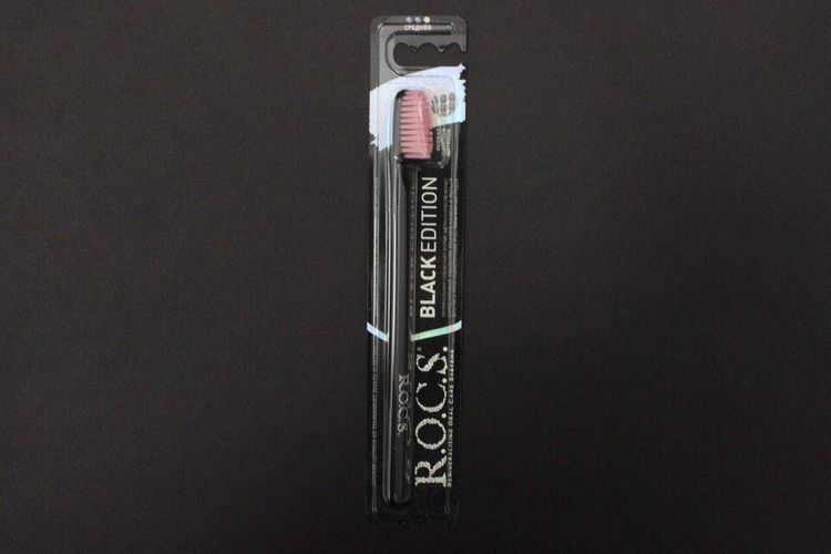 Зубная щетка "R.O.C.S" Black Edition Classic для взрослых, Розовый