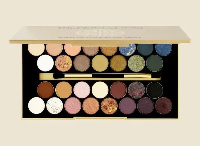 Палетка Теней Revolution 30 Eyeshadow Palette Fortune Favours the Brave, 100 г, купить недорого