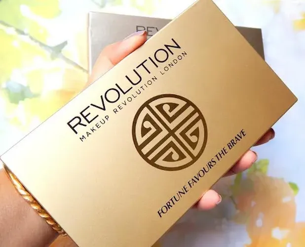 Палетка Теней Revolution 30 Eyeshadow Palette Fortune Favours the Brave, 100 г